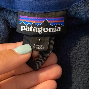 Navy blue Patagonia pullover
